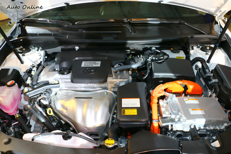 Toyota油電混合動力最大優勢可以純電行駛，低速時採用電動馬達驅使，不僅安靜又不需花費任何一點汽油。