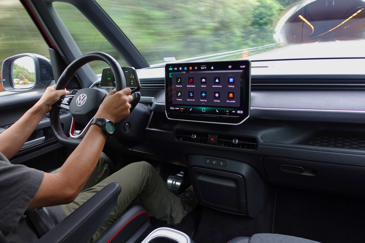 加速反應敏捷,動態稱不上靈活,卻展現令人印象深刻的穩定性。