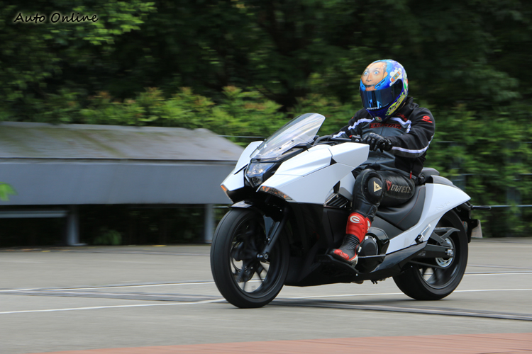 汽車線上 國內試駕 Honda Nm4 01未來在我胯下