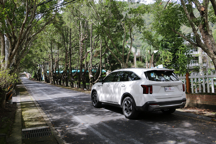 作為一款三排座椅家庭休旅車,Sorento這次在質感的提升上令人印象深刻。