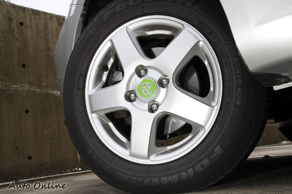 強調節能的TOBE W’car EV,TOBE的標誌都改為綠色底,鋁圈上的銘牌也不例外。