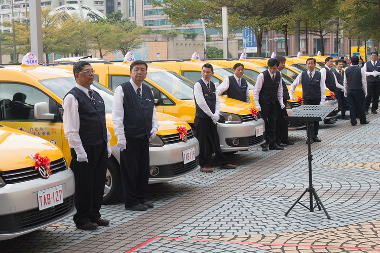 台北市無障礙計程車第一階段是由台北衛星車隊負責車輛預約營運及駕駛人管理