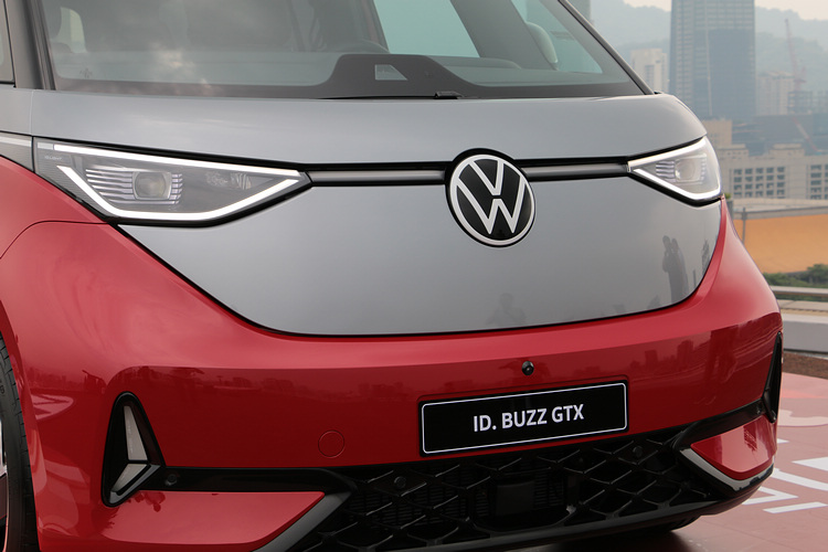 外觀融合經典T1車型設計風格,以及低風阻空氣力學優化設計,使其車頭極具辨識度。