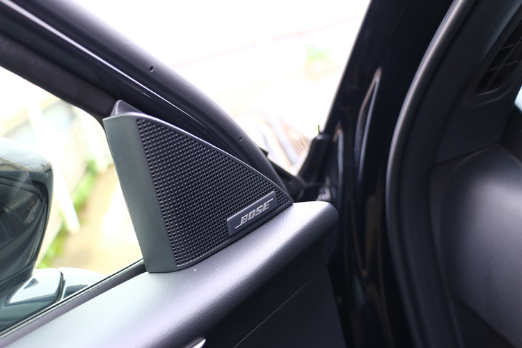 《你可以靜靜享受車內Bose音響播放的音樂，每一個細節都像在提醒你：這一刻，是為自己而準備的。》