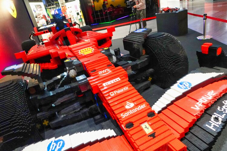 本次活動最吸睛的話題焦點,絕對是車迷們都為之驚豔的1:1比例Ferrari SF-24 樂高模型。