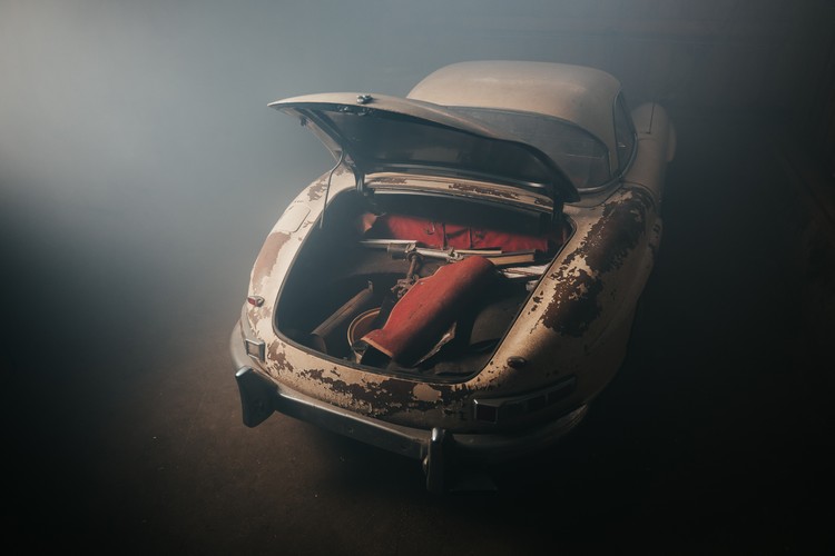 賓士製造了兩輛搭載1.9升引擎的190 SL原型車,與300 SL(W198)一同在1954年紐約車展中亮相。