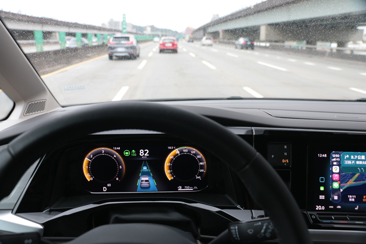 搭載品牌先進的Volkswagen IQ.DRIVE智慧駕駛輔助系統，導入Level 2 等級智慧駕駛輔助系統，結合多項主動安全科技。