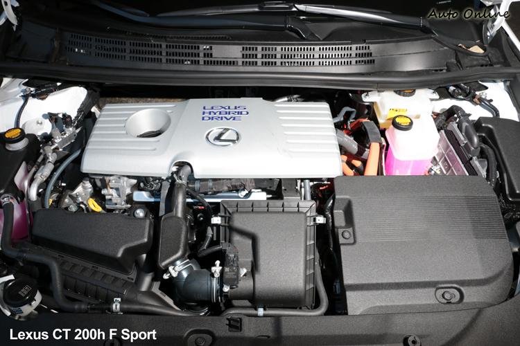  CT 200h F Sport動力來自 Atkinson 1.8升直列四缸汽油引擎與電池模組結合而成，綜效合計最大輸出約136hp。