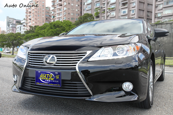 紡錘式水箱護罩的設計,讓車頭看起來更具霸氣。