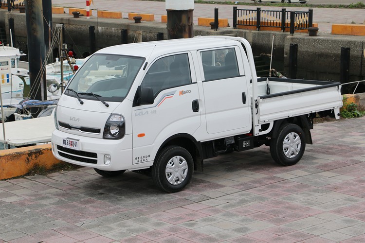 與市場主流的其他國產車相比，Kia卡旺採用的是純進口銷售的方式。