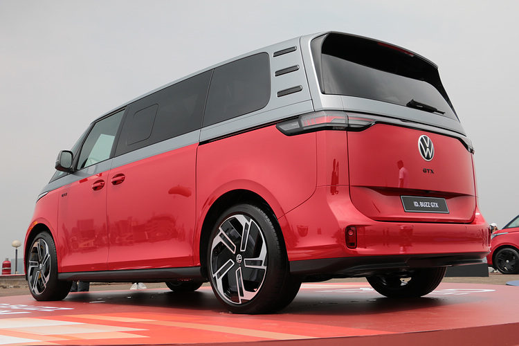 ID. Buzz GTX配備符合Level 2半自動駕駛標準之IQ. Drive 智能駕駛輔助系統,大幅提升行車安全性。