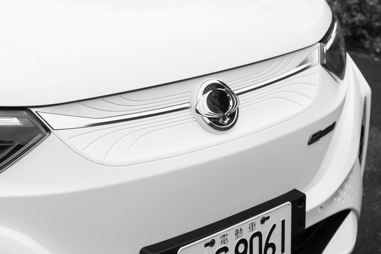 飛浪式護板除了做造型外也有減少空阻的作用