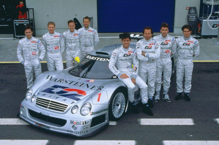 Mercedes和利曼大賽的八字一向不和！50年代就曾因為300SLR賽車失控釀成80多位觀眾及車手當場慘死而退出賽車界，90年代末期推出廠車CLR，擺出頂尖黃金陣容擔任車手：(由左至右)Christophe Bouchut、Bernd Mayländer、Marcel Tiemann、Jean-Marc Gournon、Mark Webber、Klaus Ludwig、Bernd Schneider、Ricardo Zonta，卻因為多次賽車發生後空翻事故，只好再次忍痛退出賽車運動多年。