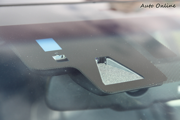 LDA道路偵測裝置導入,行車安全更加分。