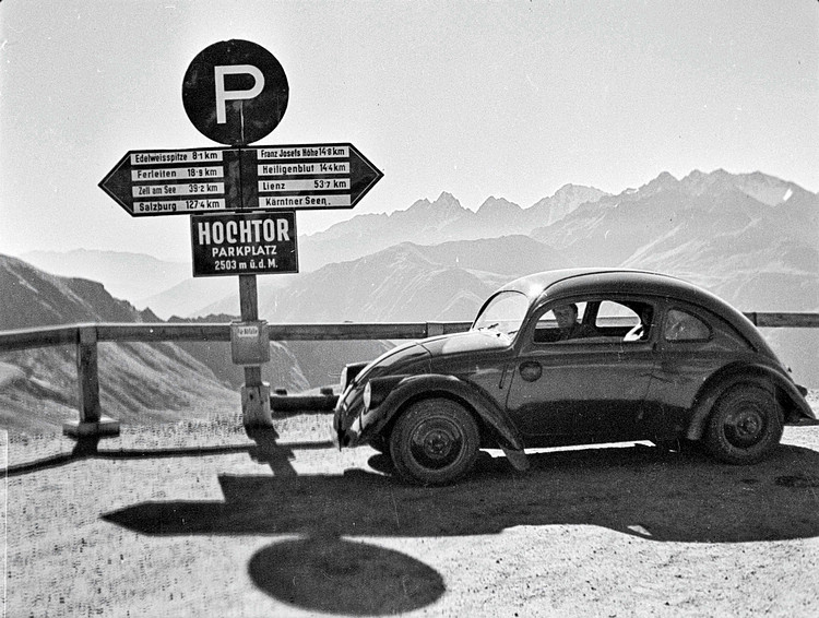 家喻戶曉的福斯金龜車(Beetle)前身來自於保時捷1934年開發出內部代號為Type 60的車款。