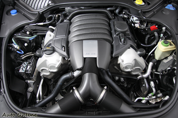 雖然是最入門的版本,但這顆V6 3.6升引擎依舊表現的可圈可點,不負Porsche給人剽悍的印象。