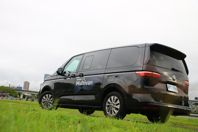 這款車以 Volkswagen MQB platform 模組化乘用車平台打造，重新定義了這個級距的可能性。