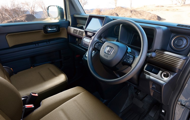 N-VAN FUN Turbo 特別版 NATURE STYLE（黑色 x 卡其色雙色調內裝）