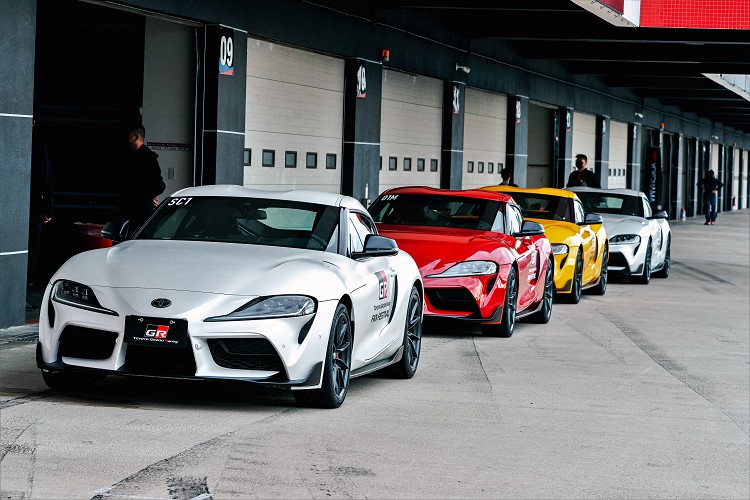 原廠規劃每位媒體朋友可以在麗寶賽道全力衝刺三圈,教練會坐在旁邊但不干預駕駛者,可以盡情用力激發車輛極限。