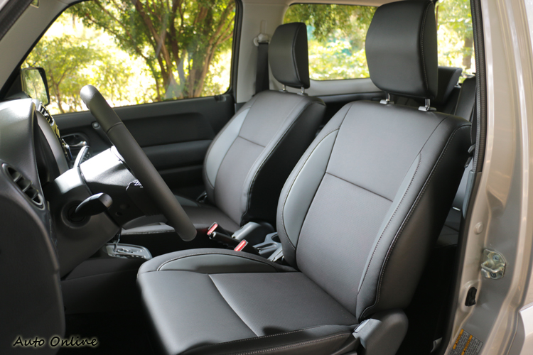 皮椅設計與過去相同,質感還不錯。