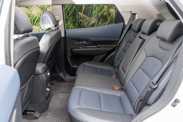 後座椅背可做二段式傾斜度調整