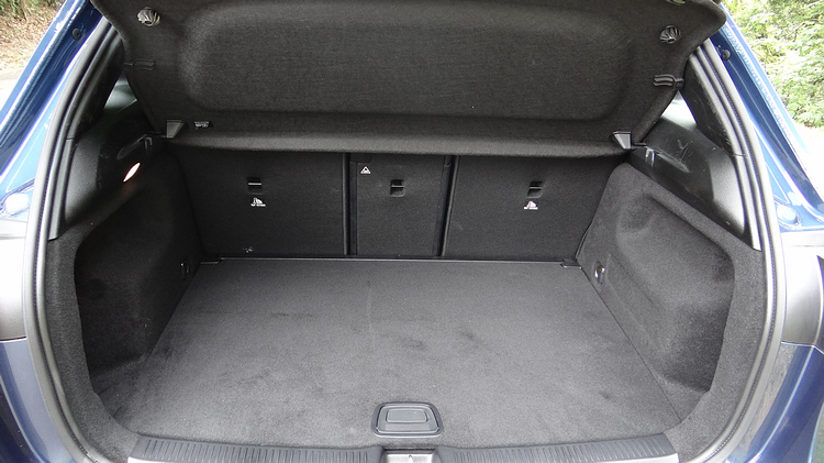 B180基本行李空間420公升,可進一步擴充至最大1505公升。