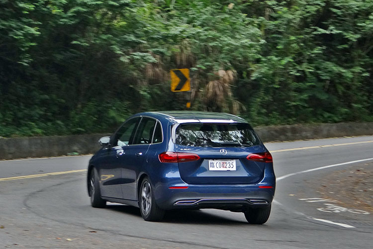 兩車系的動力特性類似,不同的懸吊反應傳達出來的駕乘感受會有較大的差異。