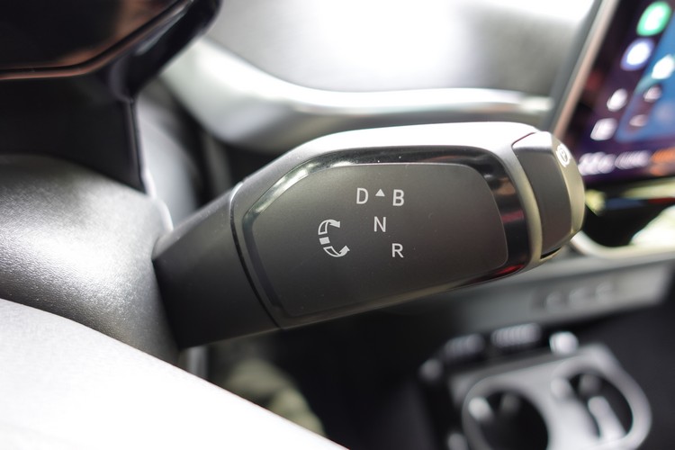 線傳式換檔裝置操作方便,而且完全不會佔用車室空間。