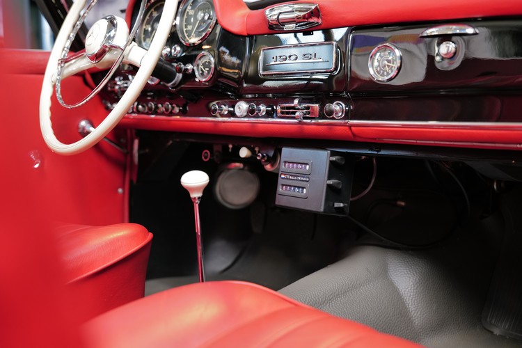 賓士嘗試為190 SL植入升級動力,不過終究因為現實考量而必須妥協。