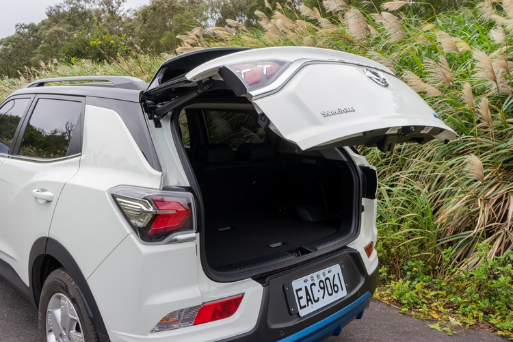 電動啟閉式尾門方便取放物品