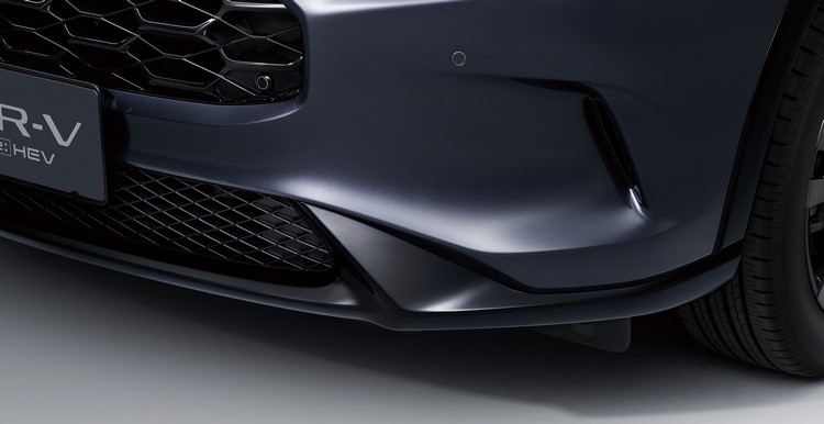 專屬前保桿飾條及保桿角落護板（水晶黑珍珠漆）