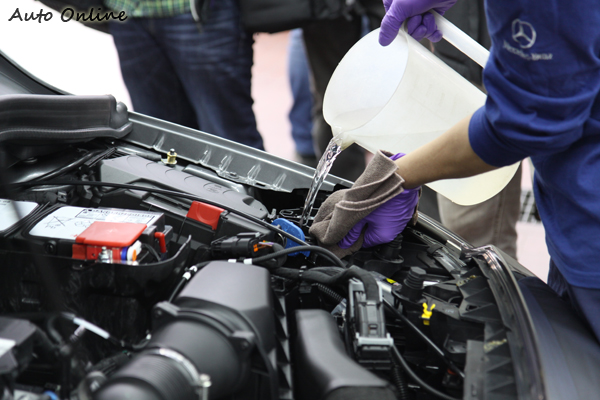 檢查車輛油水與電裝系統，確保車輛交到經銷商前的完美狀態。