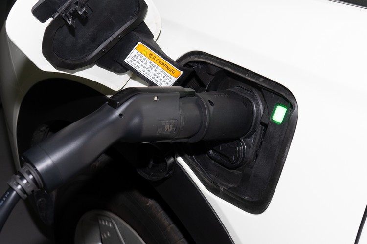 充電口規格為快充:CCS2、慢充:Type 2