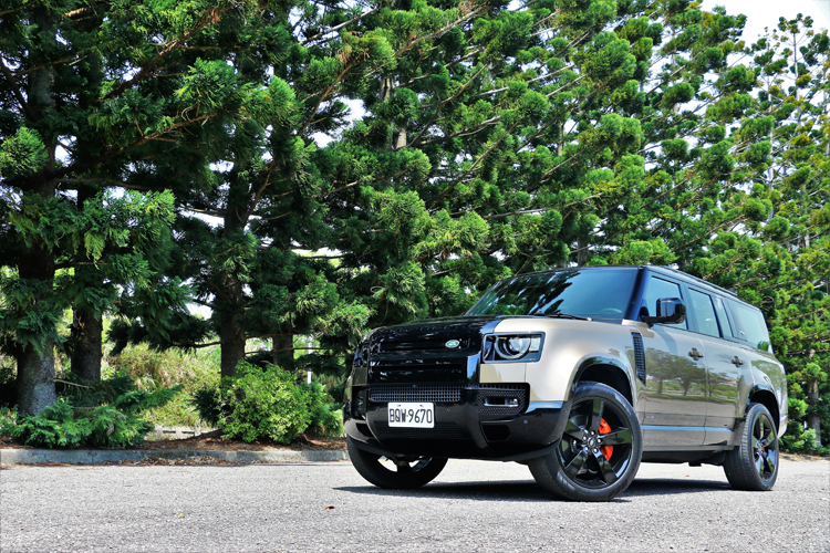 130車身長度增加340mm,軸距兩者同樣為3,022mm,主要多出空間於車尾行李廂。