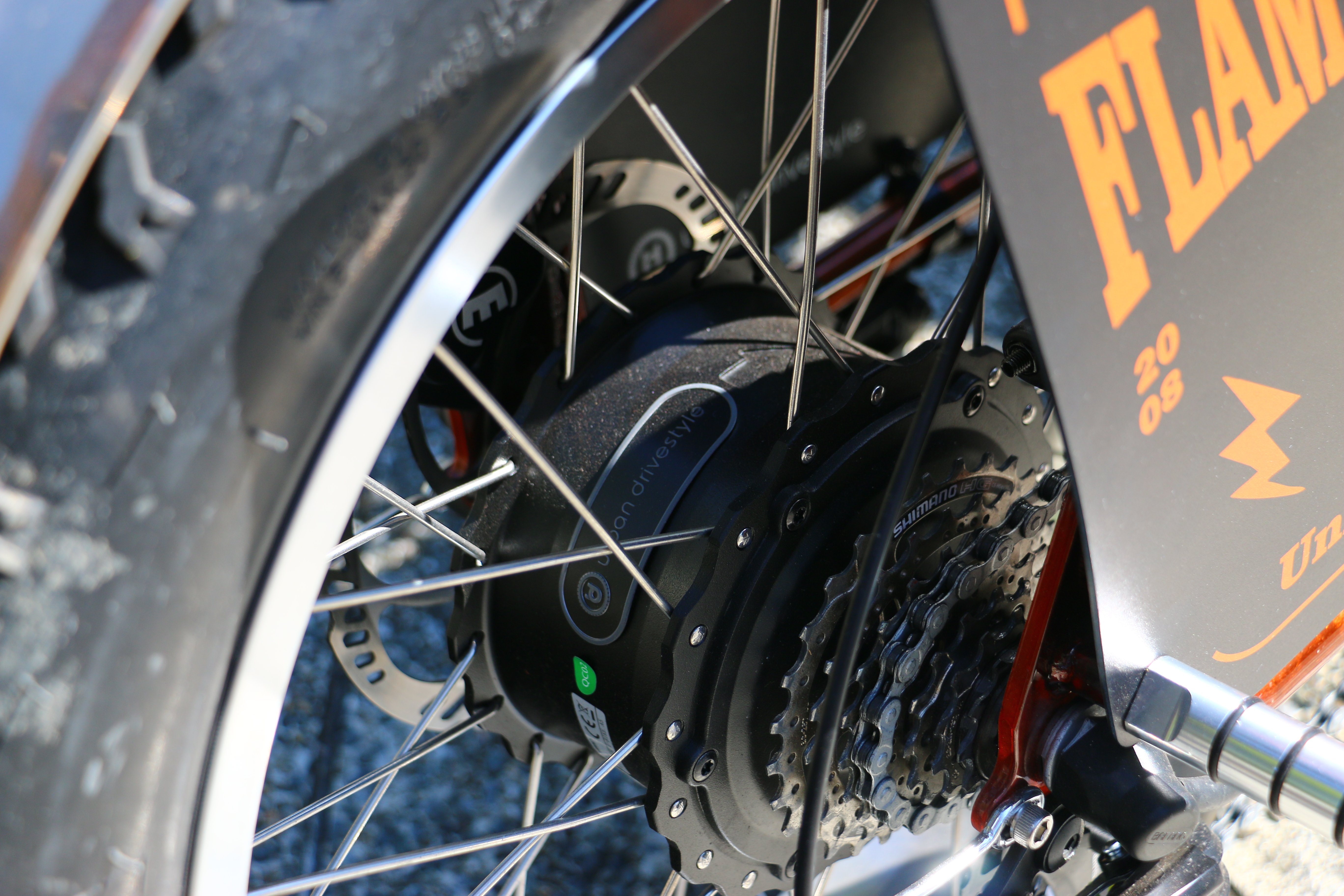 為了符合法規，馬達輔助最高速就是 25 km/h，這是交通部規定的上限。