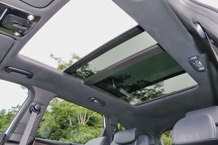 全景天窗同樣也包含在Premium Plus套件之中。