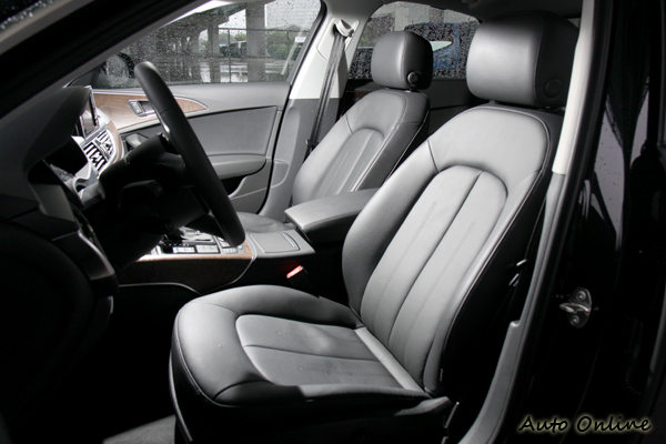 雖然不是配備Milano 真皮座椅,但車上用的這組也是不錯啊!