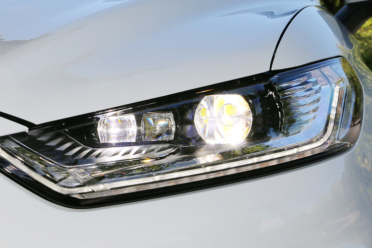 Dynamic LED智慧頭燈，除了具備光感應啟閉功能，還可因應轉向、周圍光源變換、或是遇到來車自行調整光型。