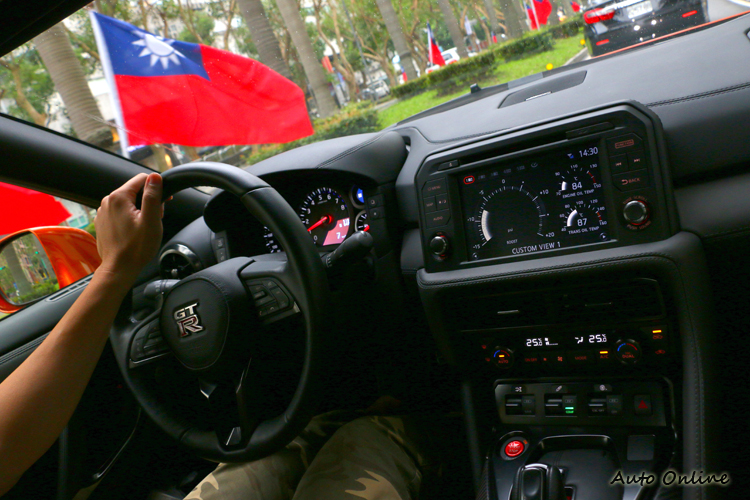 懸吊運動與舒適感受鮮明,能符合一般道路上使用。