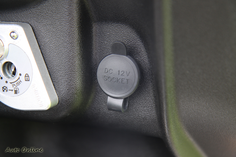 這類車款或多或少都帶有長途巡航的任務,因此12V的電源孔就有其需要。