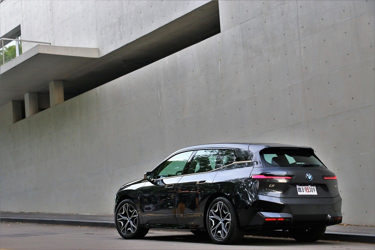 BMW iNEXT概念車就是此次試駕iX前身，從裡到外都可以看到相似影子。
