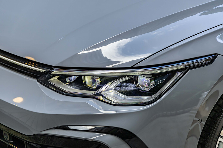 280 eTSI R-Line以上車型升級IQ.LIGHT 智慧燈組:LED Matrix矩陣式頭燈。