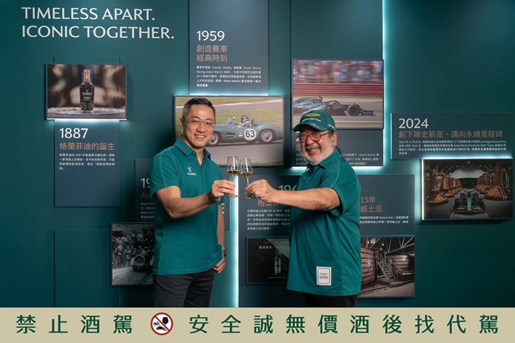 開幕活動邀請知名 F1 賽事主播龔懷主 Robin(右)與格蘭菲迪品牌大使詹昌憲 James(左)現場對談,共賞賽道協作