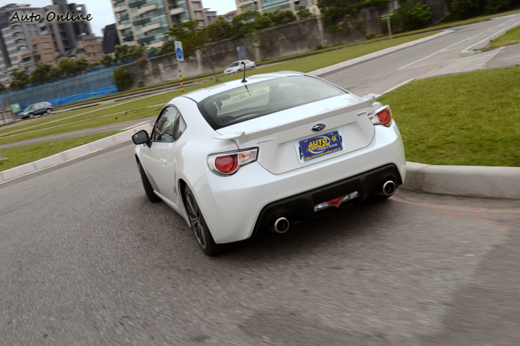 BRZ是一輛有樂趣又容易上手的FR車款,車主強力推薦BRZ給初次入手FR車款的消費者。