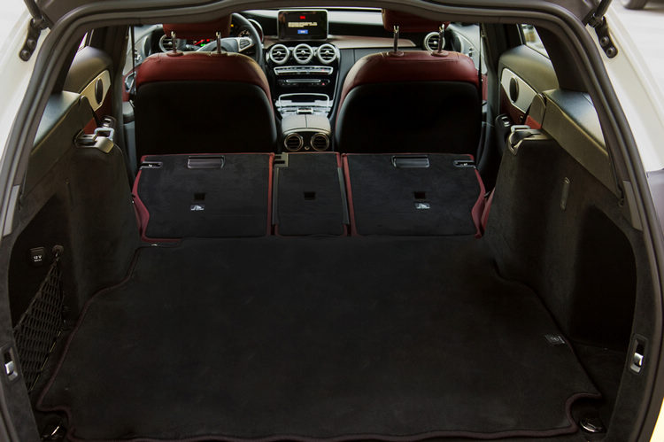 C-Class Estate擁有超過同級車款的後廂空間,最大可達1510公升的置物容積。