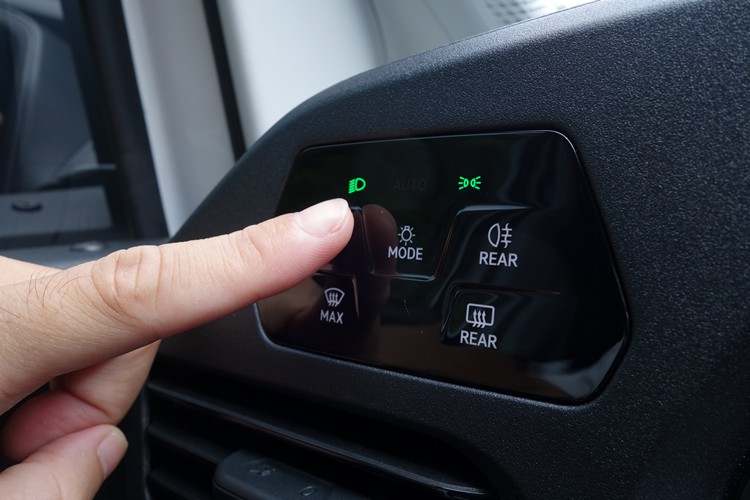 MQB平台共有的觸控操控介面也一併移植到貨車版本上。