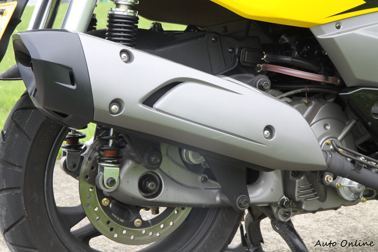 排氣管的造型不錯,聲浪也挺飽滿的。