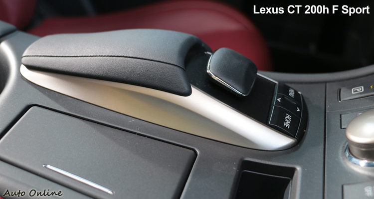 符合人體工學的Remote Touch直覺式資訊操作介面是Lexus專利。