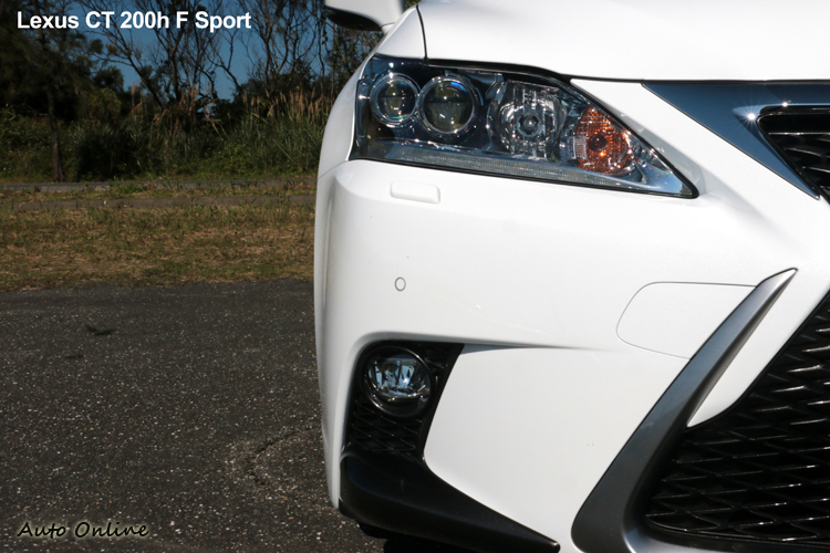 2014年式CT 200h F Sport增加LED投射式頭燈強化照明品質。