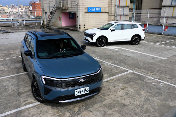 作為年度國產重量級新作，Territory 不僅帶著濃厚的「美式霸氣」設計語言回歸，更破天荒地在同級距中導入高通驍龍旗艦級處理晶片，徹底革新了數位座艙的體驗。